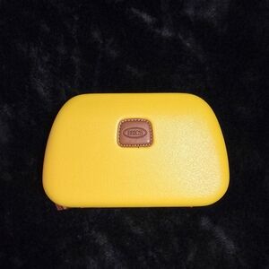 Bric's Qatar Airways Airkine Amenity Hard Shell Kit Yellow